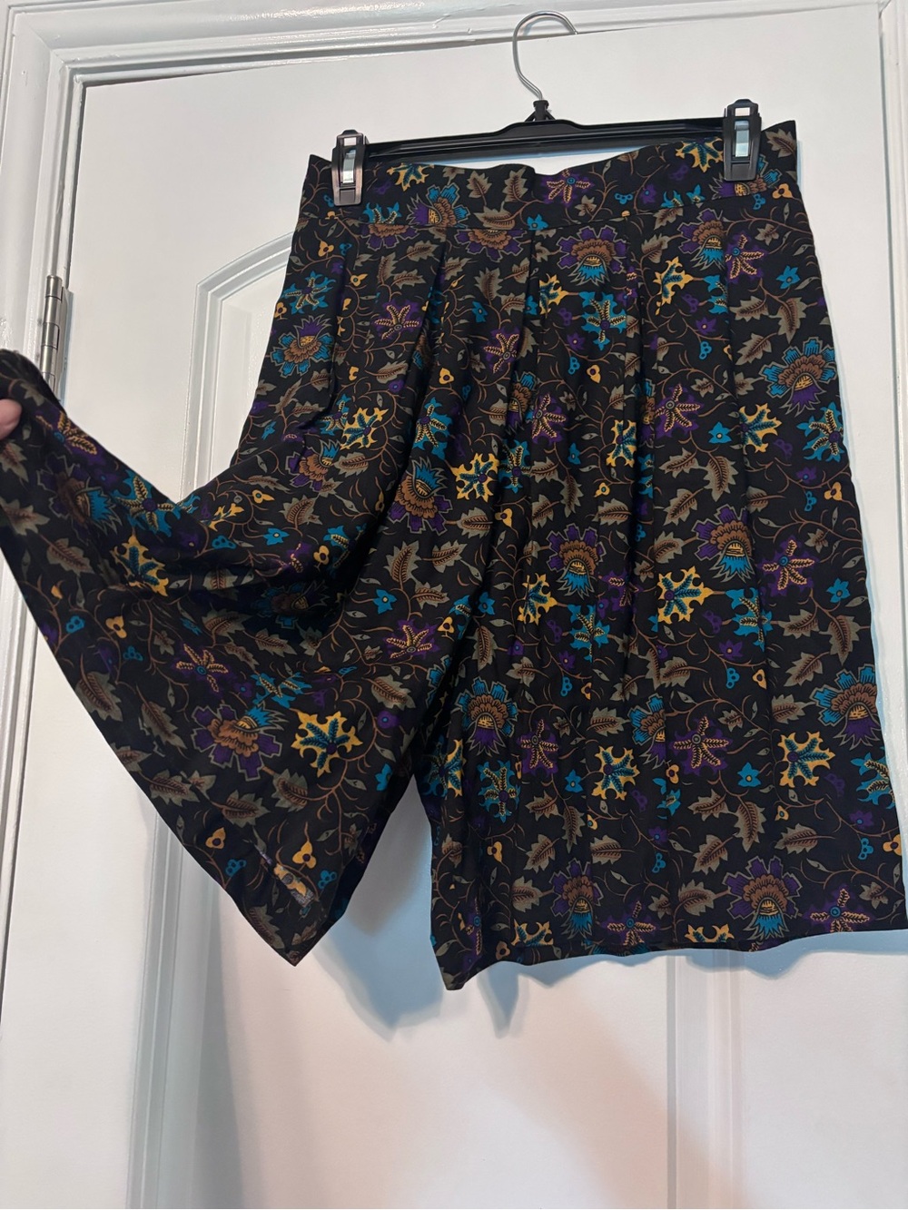 Maggie Lawrence Floral Rayon Pleated Shorts | Size Medium | Boho Vintage